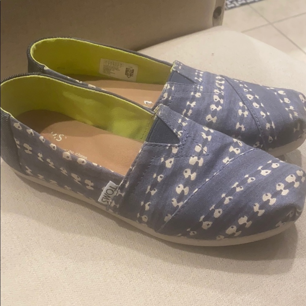 Shoes - Picture 3 of 3
